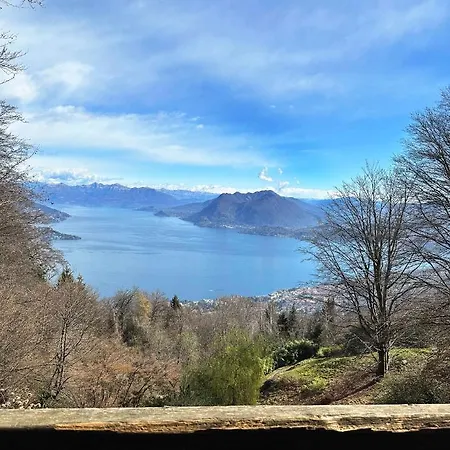 Private Luxury & Silence Retreat With Spectacular View Over The Maggiore Bed & Breakfast
