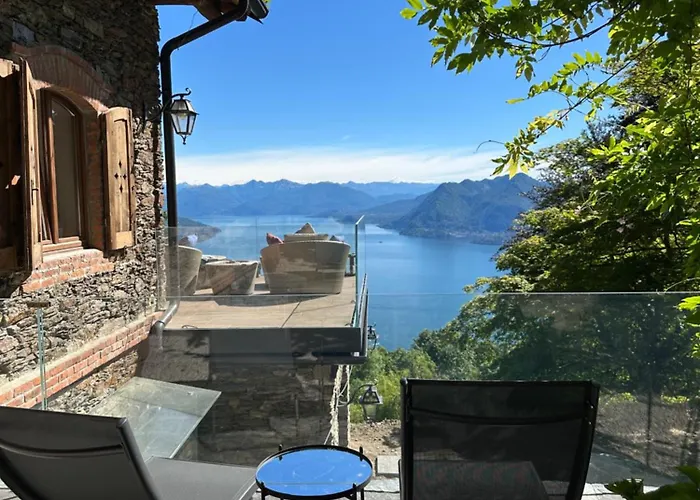 Private Luxury & Silence Retreat With Spectacular View Over The Maggiore Frühstückspension Stresa