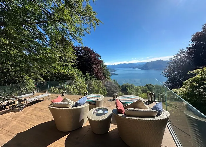 Private Luxury & Silence Retreat With Spectacular View Over The Maggiore Frühstückspension Stresa