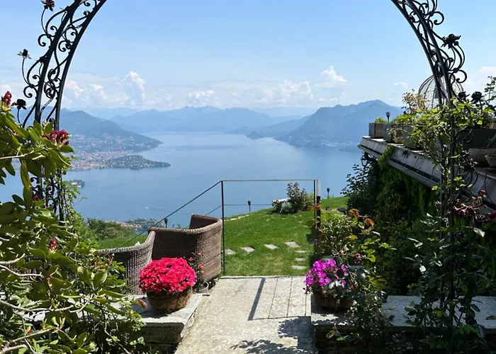 Private Luxury & Silence Retreat With Spectacular View Over The Maggiore Frühstückspension