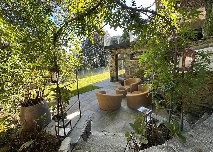 Private Luxury & Silence Retreat With Spectacular View Over The Maggiore Frühstückspension Stresa