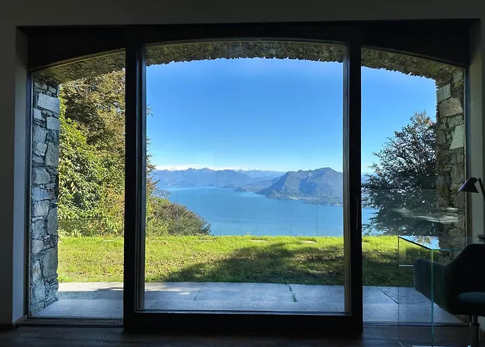 Private Luxury & Silence Retreat With Spectacular View Over The Maggiore Frühstückspension Stresa